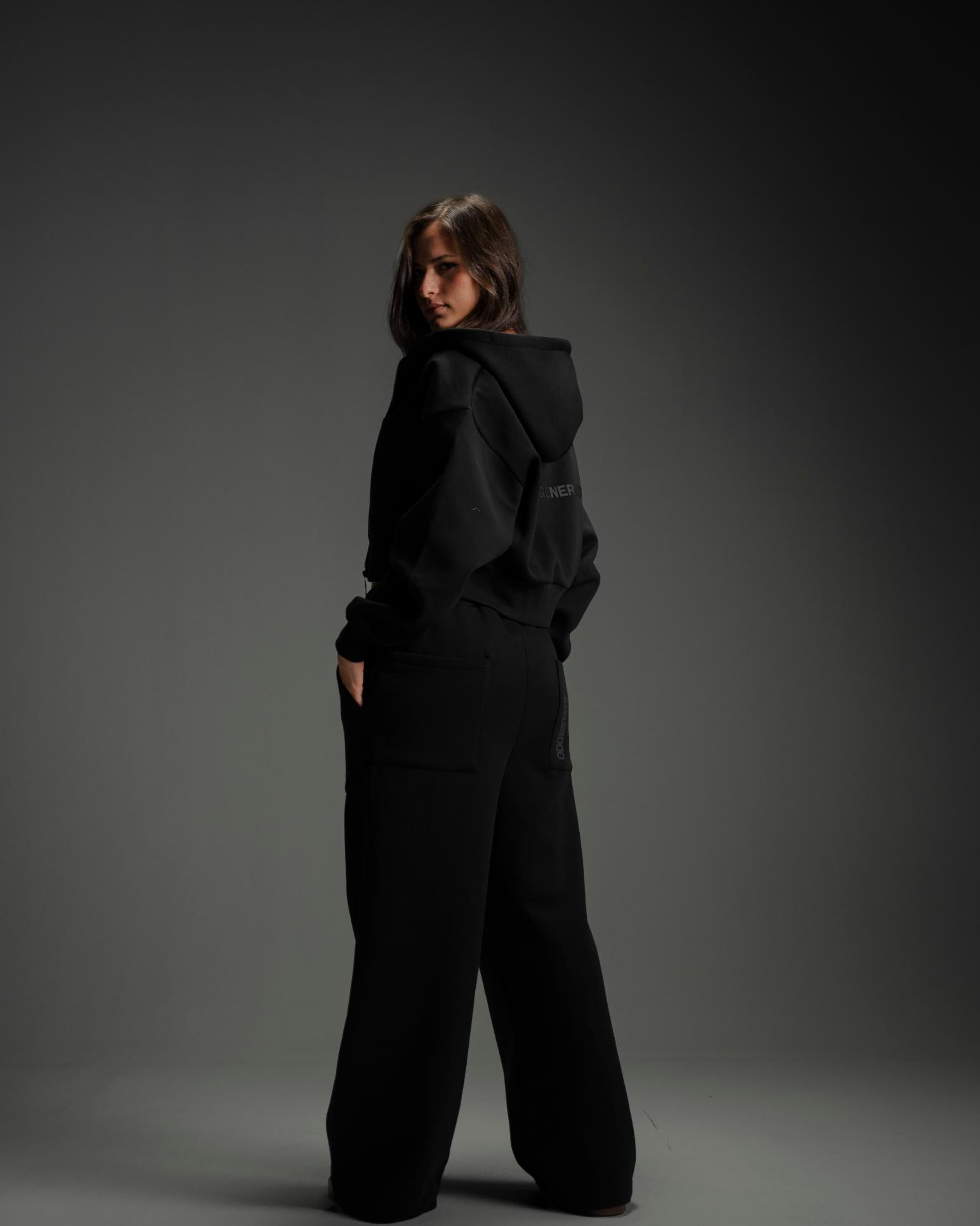 Cropped Zipper - Black